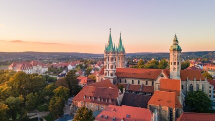 Fototapeta na wymiar UNESCO-Weltkulturerbe: Naumburger Dom St. Peter und St. Paul und Oberlandesgericht LSA (Luftbild)