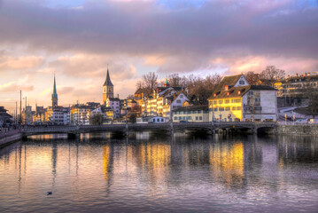 Fototapeta na wymiar Early morning Zurich by the limmat river