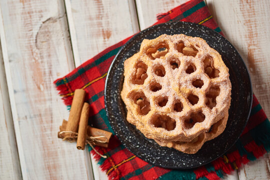 Typical Mexican Christmas sweet called "Bu&ntilde;uelo de viento" or Culler.