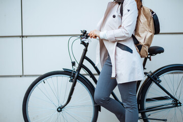 Obraz premium Closeup on woman in beige trench coat outside in city