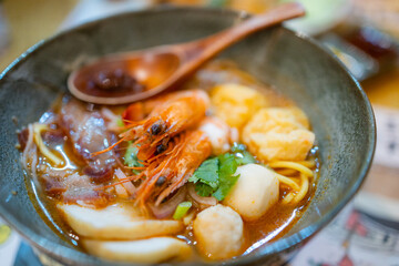 Shrimp with fish ball noodles