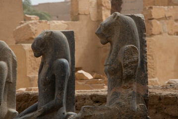 Fototapeta na wymiar pair of egyptian goddess statues