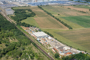 vue aérienne d'une zone industrielle aux Mureaux dans les Yvelines en France