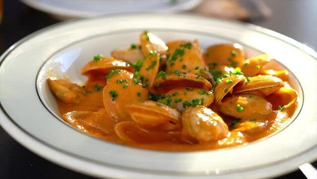 Almejas a la marinera, Spanish style clams 