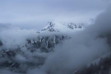Fototapeta na wymiar mountain in clouds
