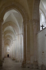 Obraz premium Nef latérale de l'abbaye de Pontigny en Bourgogne. France