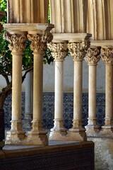 Columnas en un patio interior del Convento de Cristo, Tomar, Portugal