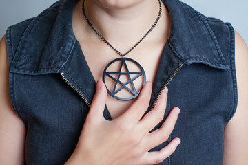 Woman wearing a black pentagram pendant