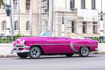 Fototapeta na wymiar vintage purple classic car on the street of havana cuba