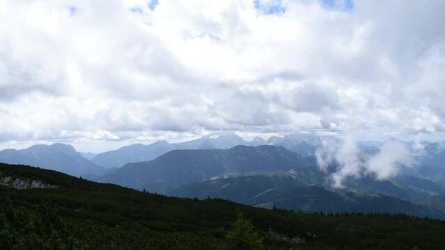 Zeitraffer Hochpetzen mit Blick auf Steiner Alpen, K&auml;rnten