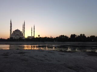 Fototapeta na wymiar blue mosque at sunset
