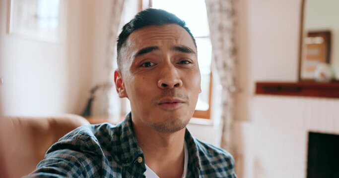 Video selfie man influencer live streaming in living room recording social media vlog to audience. Video call chat app Mexico content creator expert speaking on 5g digital mobile internet broadcast