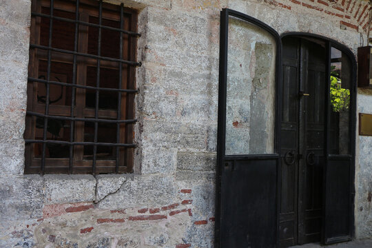 The big black door and window of the room that hosts the workshops in karaköy 