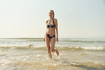 Fototapeta premium woman at sea