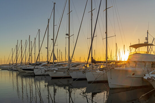 Sonnenuntergang im Jachthafen von Les Issambres, C&ocirc;te d'Azur