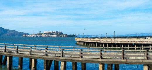 Fototapeta premium Pier on sea and the Alcatraz Island in the background 