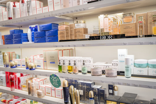 Rayon en institut de beaut&eacute; avec des soins pour la peau d'hydratation et anti age de marques de luxe Dior, Shiseido et guerlain