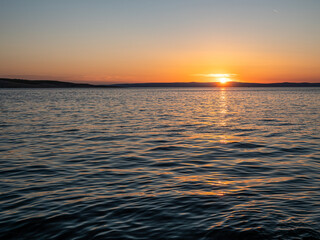 Obraz premium Meeres Oberfläche bei Sonnenuntergang