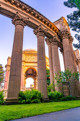 Obraz premium Park at The Palace of Fine Arts Museum in San Francisco