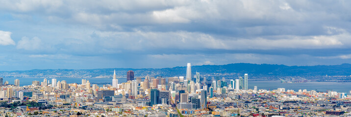 Amazing view of the city of San Francisco from Twin Peaks hills 
