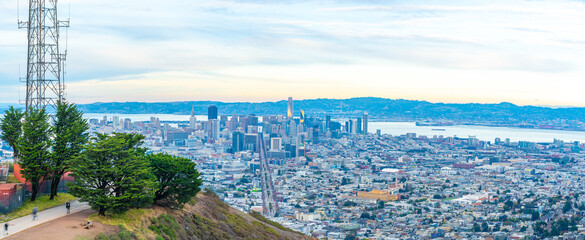 Fototapeta na wymiar Beautiful view of San Francisco downtown from Twin Peaks