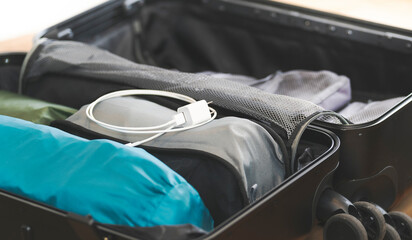 スーツケース　荷物整理　旅行　ガジェット