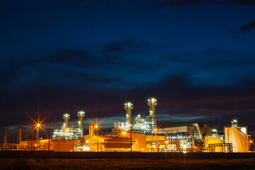 Obraz premium Twilight scene of tank oil power plant