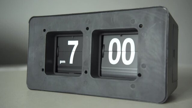 Flip clock show it's 7 p.m. time