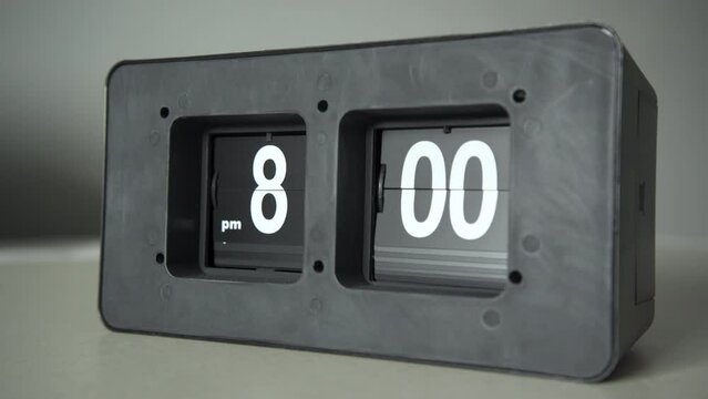 Flip clock show it's 8 p.m. time