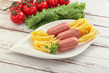 Mini sausages with pasta spaghetti