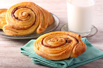 Crispy cinnamon thin rolls, served