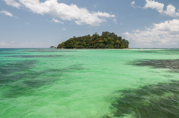 Fototapeta na wymiar tropical island, Seychelles 