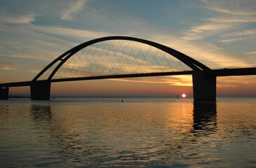Fehmarn - die Fehmarnsundbrücke in der Ostsee