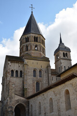 Fototapeta na wymiar Clochers de l'abbaye médiévale de Cluny en Bourgogne. France
