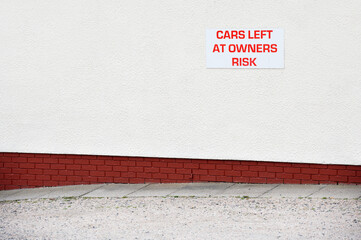 Car park users park here at own risk sign - obrazy, fototapety, plakaty