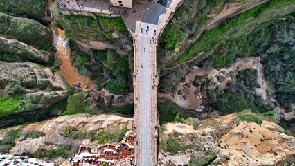Topdown miasto Ronda widok z drona na most Puente Nuevo