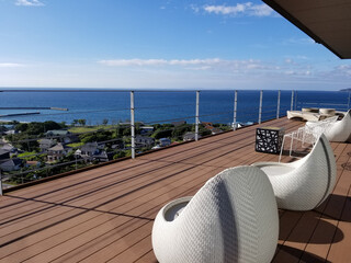 海辺のバルコニーとモダンな家具　seaside balcony with modern furnitures