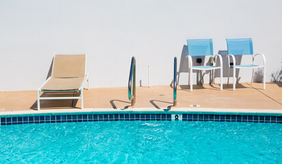 Obraz premium summer sunlounger at the swimming pool. vacation concept