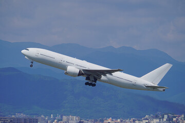 airplane in the sky　福岡空港