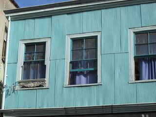 Valparaíso, facade of an building, windows