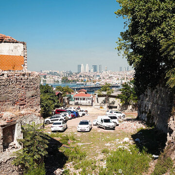 Istanbul, city contrasts