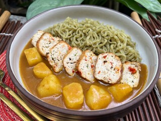 Garlic chicken and potato with curry sauce with Vegetable Noodles