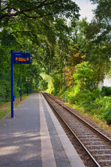 Bahnsteig, Haltestelle der Heidebahn in Schönewalde, Barnim, Brandenburg, Deutschland