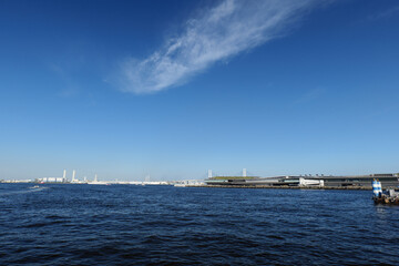 Obraz premium 快晴の横浜港 みなとみらい