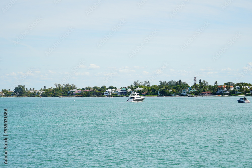 Wall mural Clear water of Sanibel island in Florida, USA