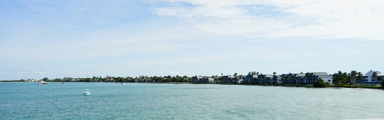 Fototapeta premium Clear water of Sanibel island in Florida, USA