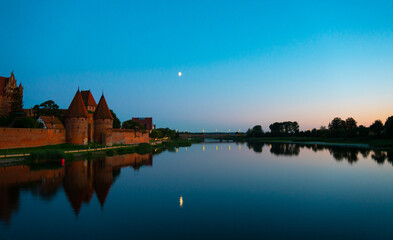 Fototapeta na wymiar Marienburg castle the largest medieval brick castle in the world in the city of Malbork evening view at night