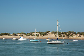 Fototapeta na wymiar Paisaje con barcos en Sanlúcar de Barrameda, Cádiz.