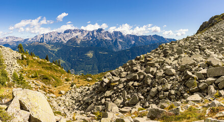 Fototapeta na wymiar Dolomiti Brenta, Trentino, Parco naturale Adamello