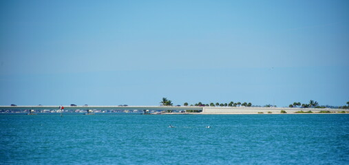 Obraz premium Clear water of Sanibel island in Florida, USA